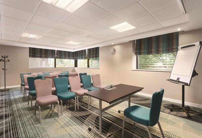 Ramada Hotel & Suites By Wyndham Coventry