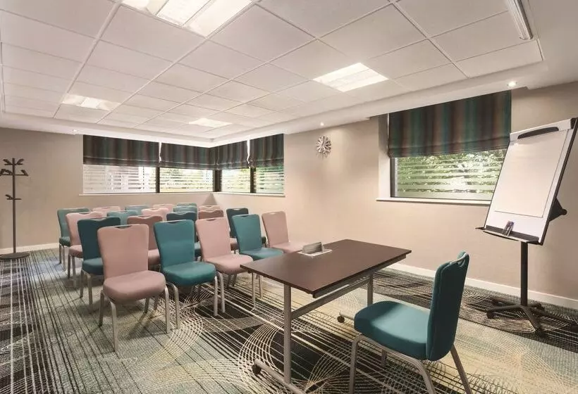 Ramada Hotel & Suites By Wyndham Coventry