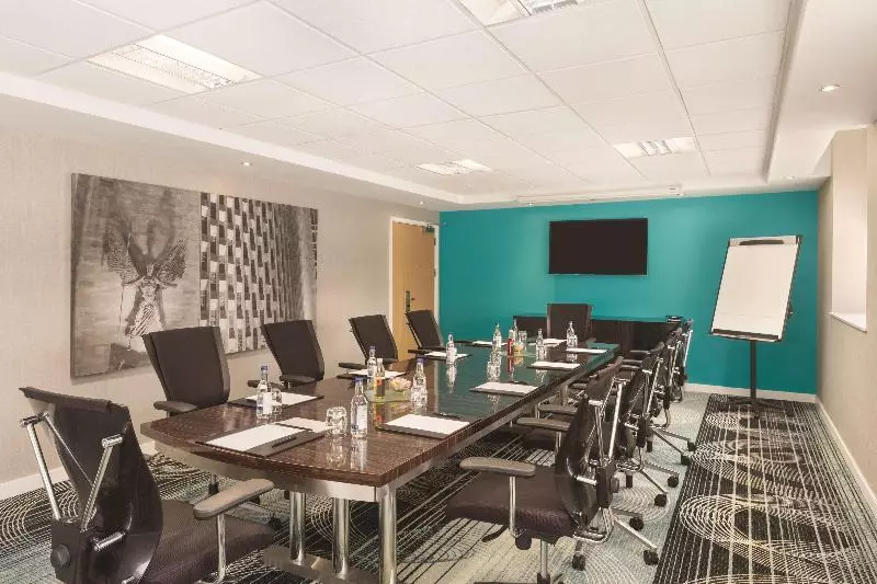 Ramada Hotel & Suites By Wyndham Coventry