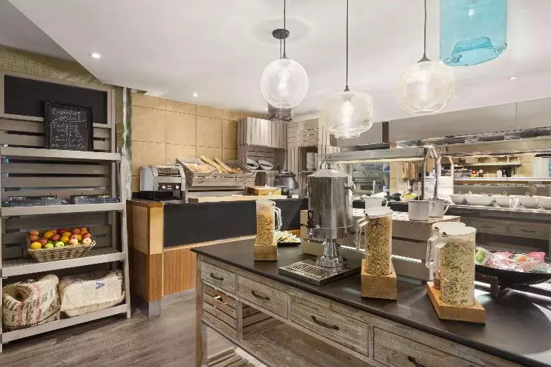 Ramada Hotel & Suites By Wyndham Coventry