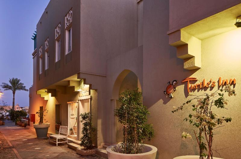 هتل Turtles Inn