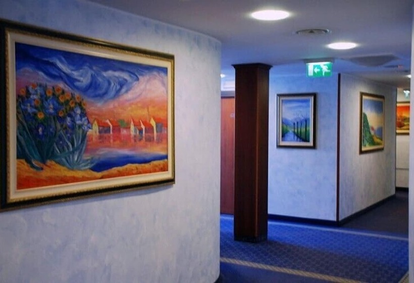 Point Hotel Conselve