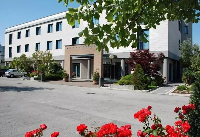 Point Hotel Conselve