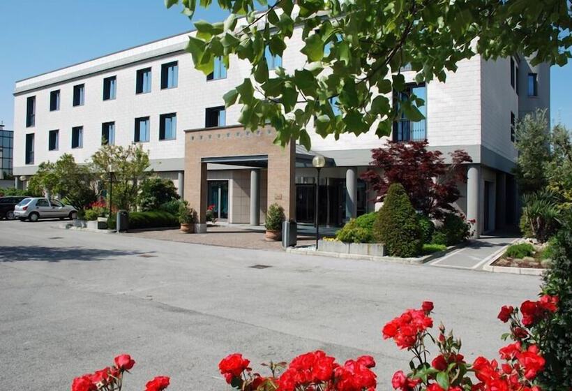 Point Hotel Conselve