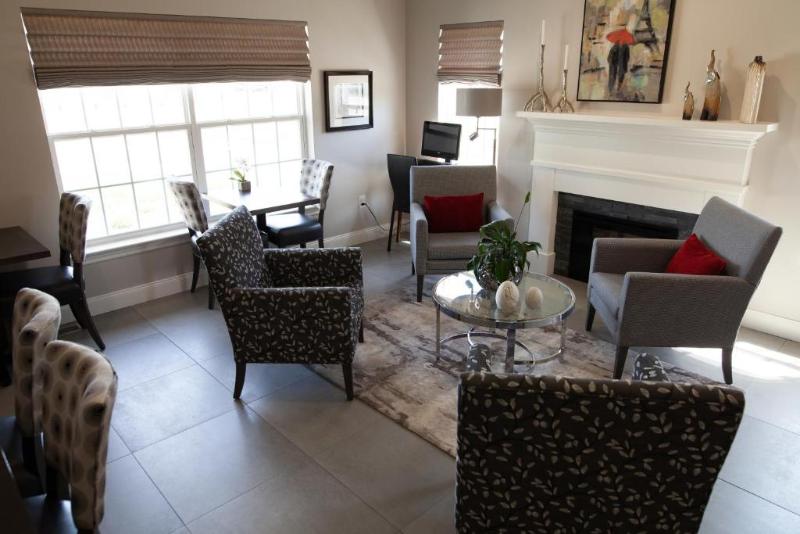 هتل Amsterdam Inn & Suites Moncton