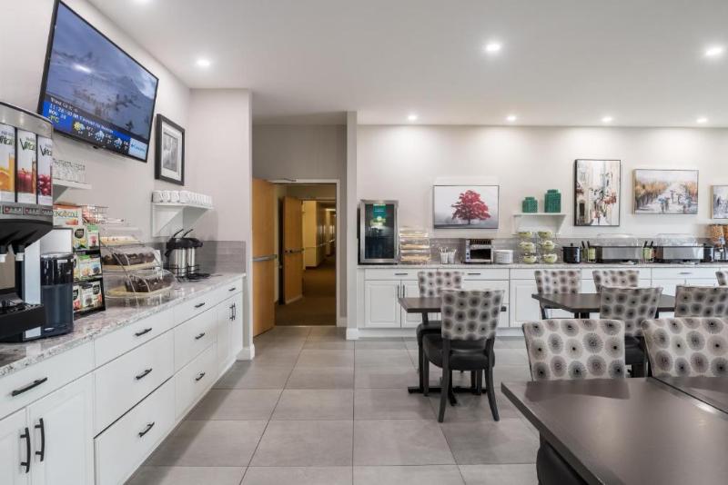 هتل Amsterdam Inn & Suites Moncton