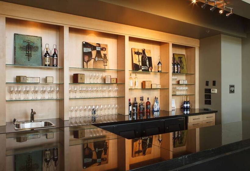 Отель Best Western Plus Perth Parkside Inn & Spa