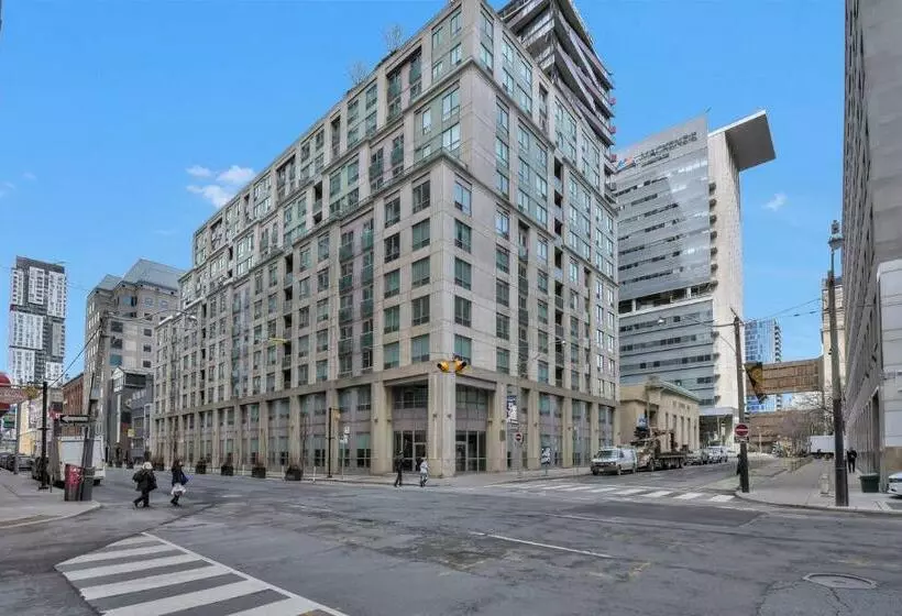 Отель Bridgestreet Qwest