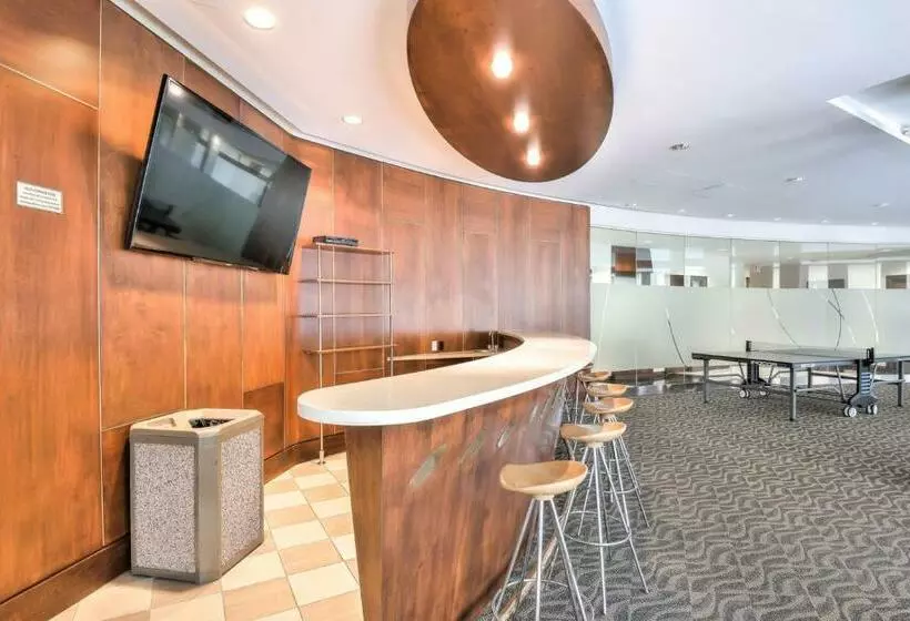 Отель Bridgestreet Qwest