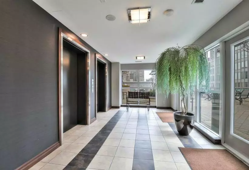 Отель Bridgestreet Qwest