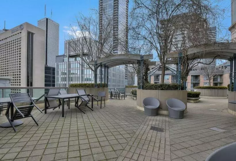 Отель Bridgestreet Qwest