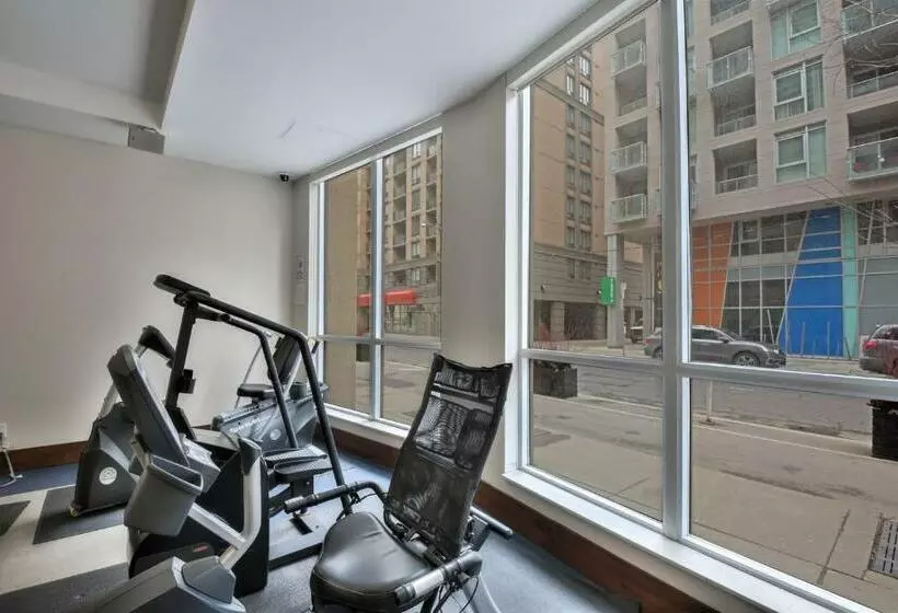 Отель Bridgestreet Qwest