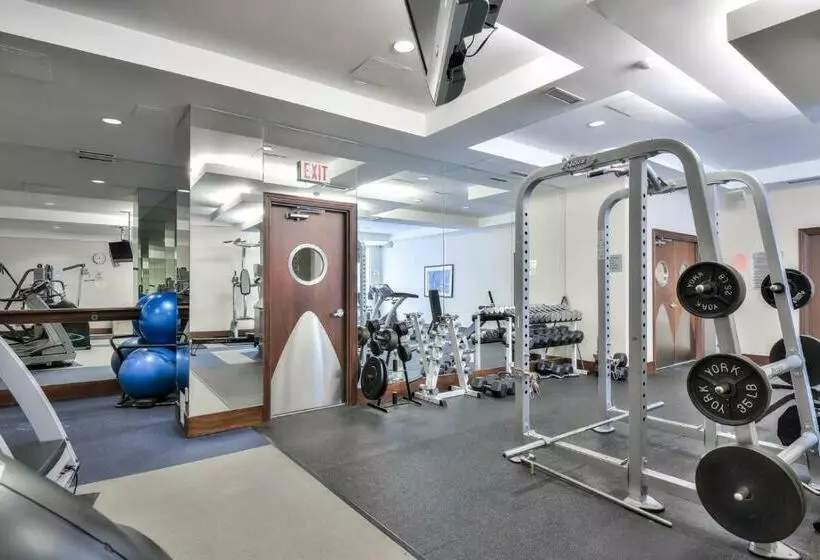 Отель Bridgestreet Qwest