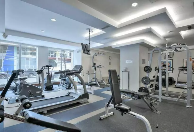 Отель Bridgestreet Qwest