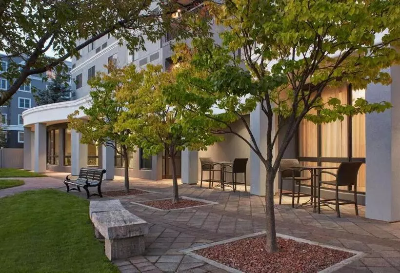 호텔 Courtyard By Marriott Mississaugaairport Corporate Centre West