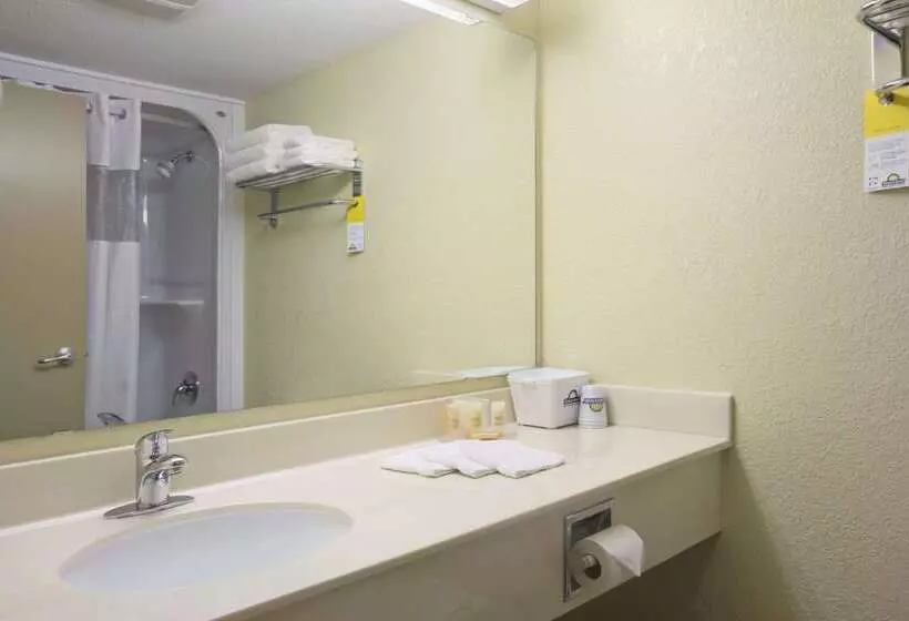 호텔 Days Inn & Suites By Wyndham Thompson