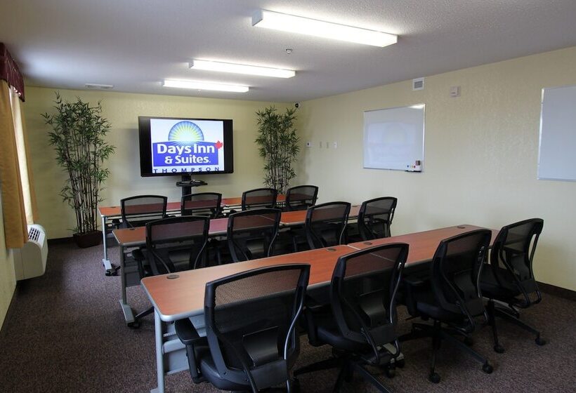 هتل Days Inn & Suites By Wyndham Thompson