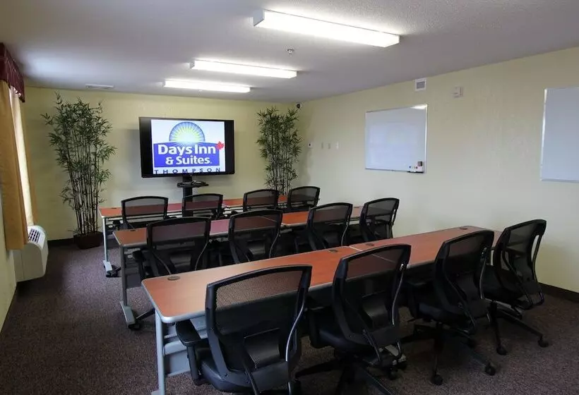 호텔 Days Inn & Suites By Wyndham Thompson