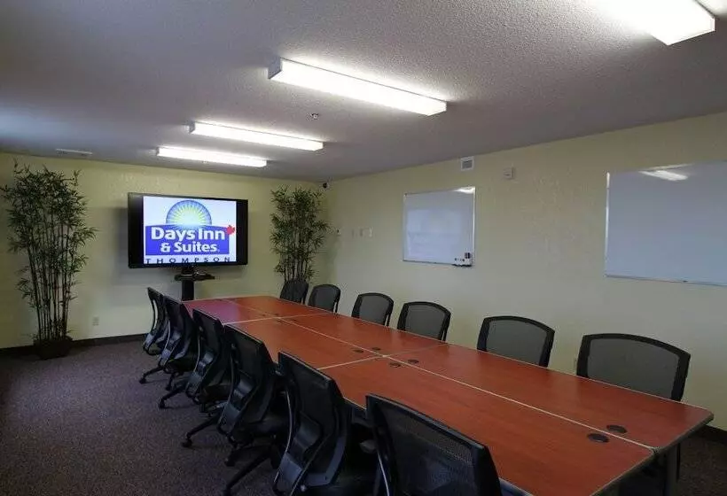 호텔 Days Inn & Suites By Wyndham Thompson