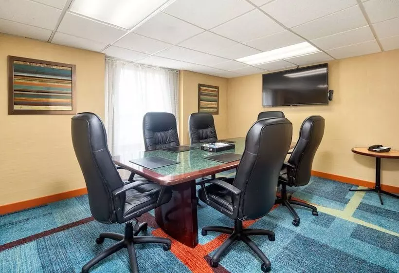 هتل Fairfield Inn & Suites By Marriott Toronto Airport