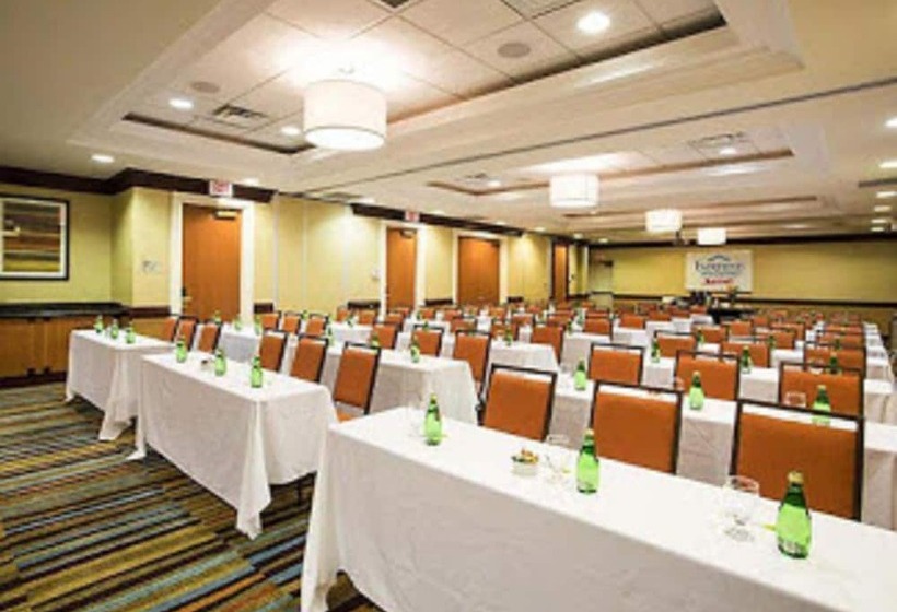 호텔 Fairfield Inn & Suites By Marriott Toronto Airport