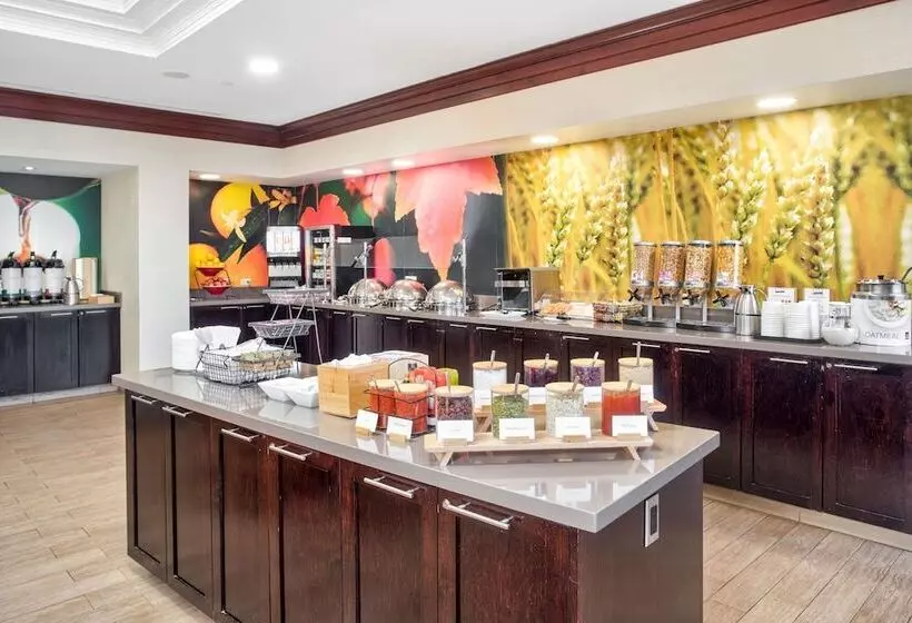 هتل Fairfield Inn & Suites By Marriott Toronto Airport