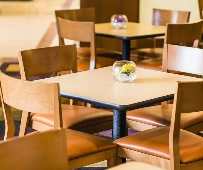 هتل Fairfield Inn & Suites By Marriott Toronto Airport