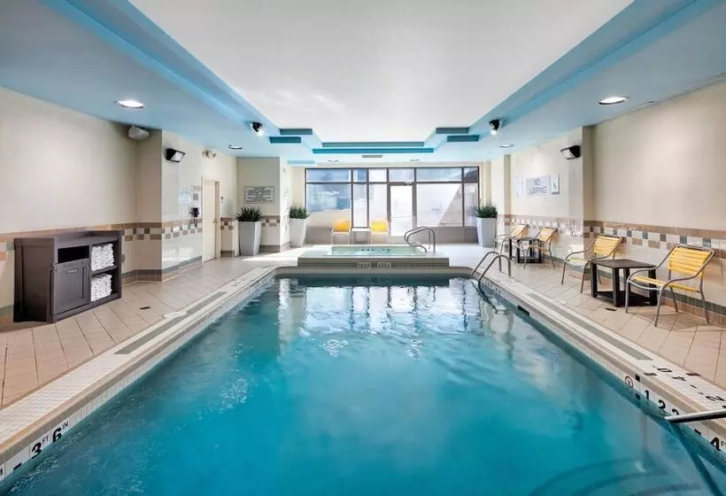 هتل Fairfield Inn & Suites By Marriott Toronto Airport