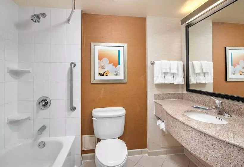 هتل Fairfield Inn & Suites By Marriott Toronto Airport