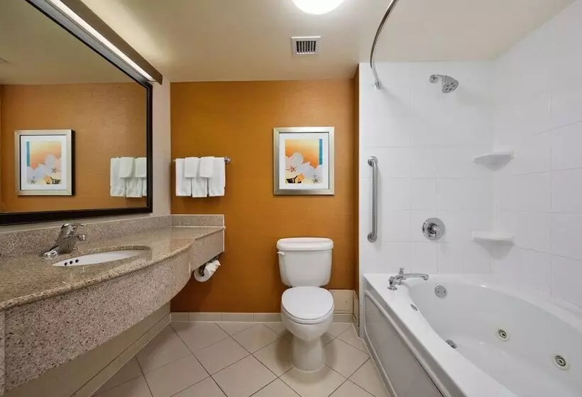 هتل Fairfield Inn & Suites By Marriott Toronto Airport