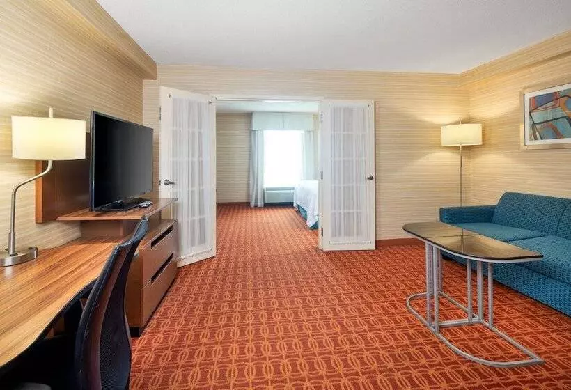 هتل Fairfield Inn & Suites By Marriott Toronto Airport