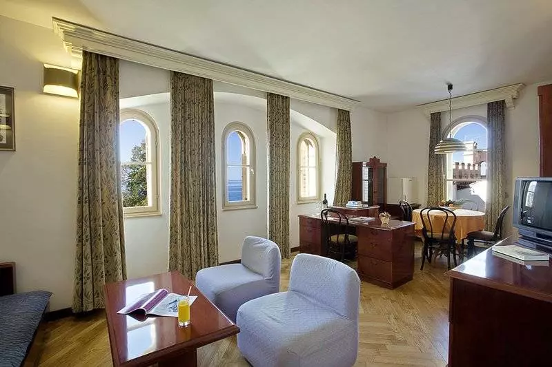 Отель Isabella Castle