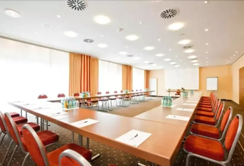 Отель Ramada By Wyndham Duesseldorf Ratingen