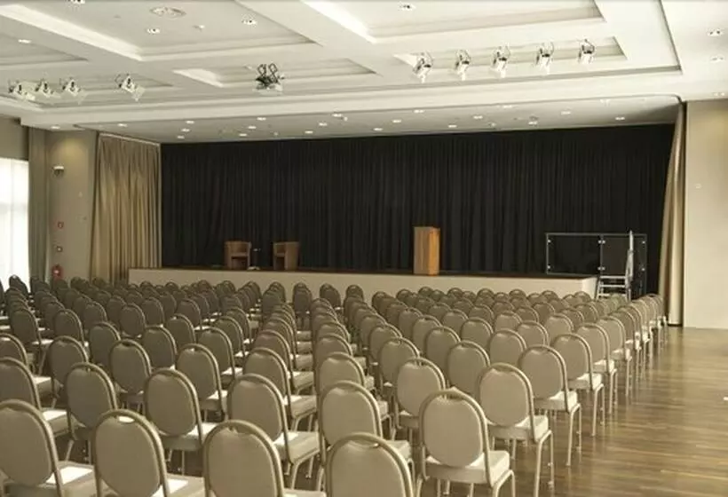 Отель Ramada By Wyndham Duesseldorf Ratingen