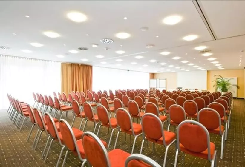 Отель Ramada By Wyndham Duesseldorf Ratingen