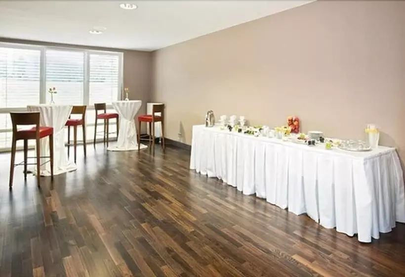 Отель Ramada By Wyndham Duesseldorf Ratingen