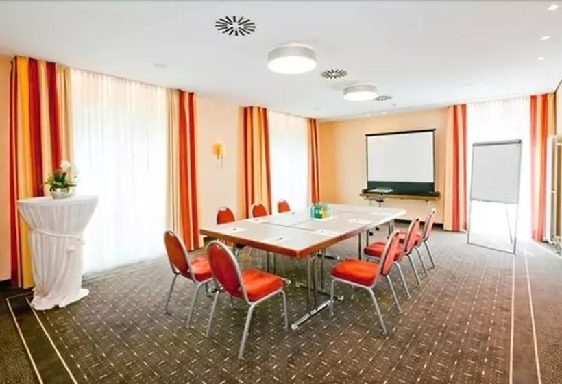 Отель Ramada By Wyndham Duesseldorf Ratingen