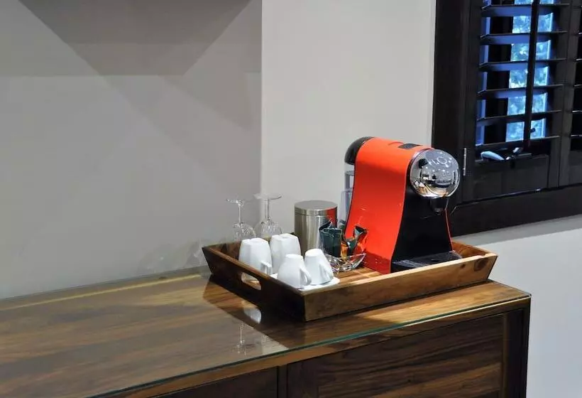 Отель Unique Stays 1595 St Denis