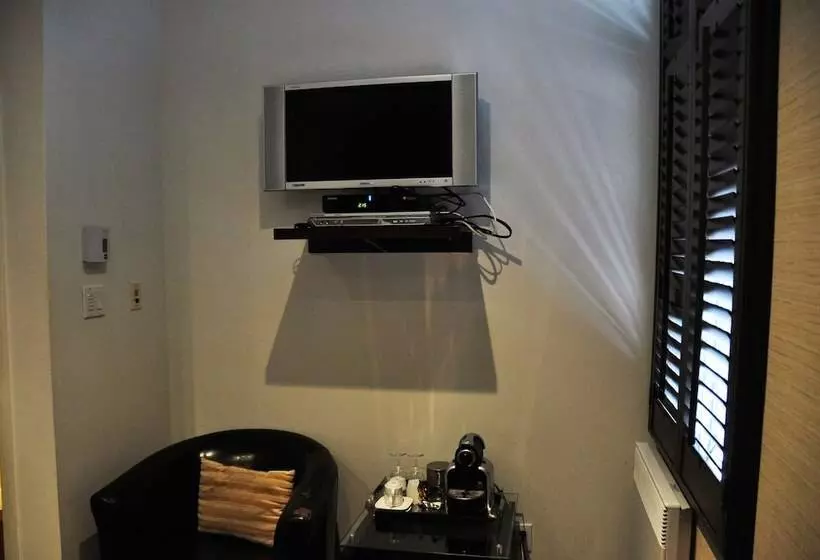 Отель Unique Stays 1595 St Denis