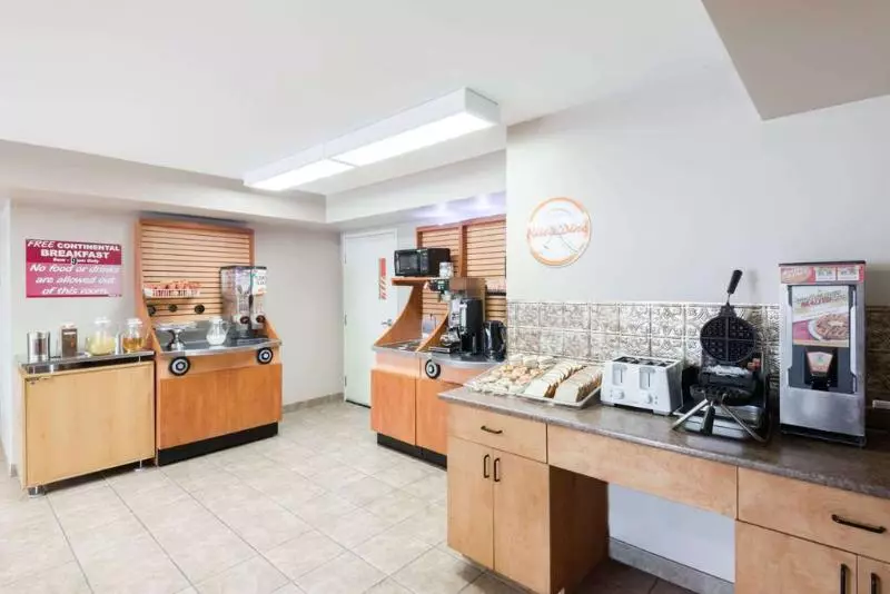 בית מלון כפרי London Travel Inn