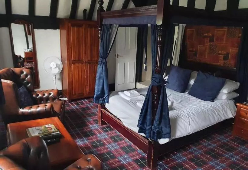 Old Court Hotel & Apartments