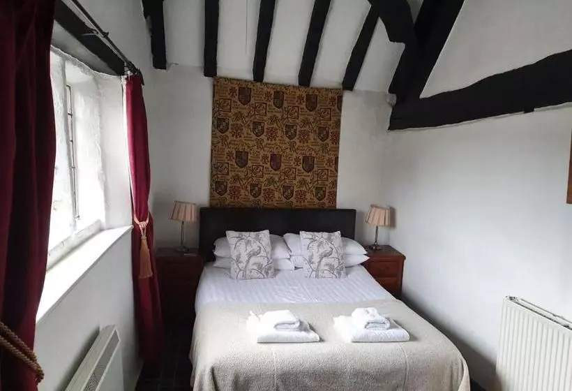 Old Court Hotel & Apartments