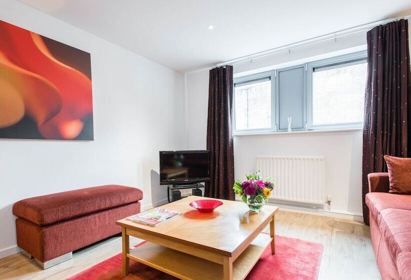 هتل Premier Suites Newcastle