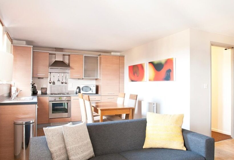 هتل Premier Suites Newcastle