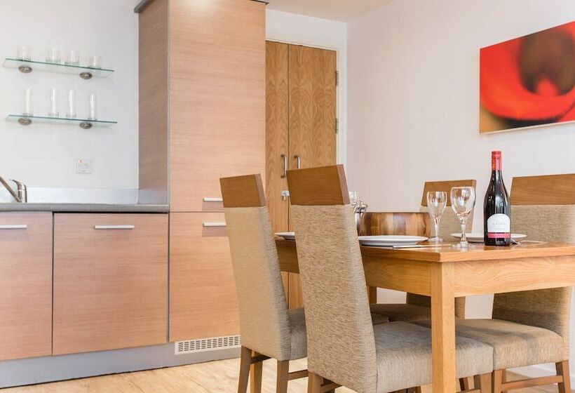 هتل Premier Suites Newcastle