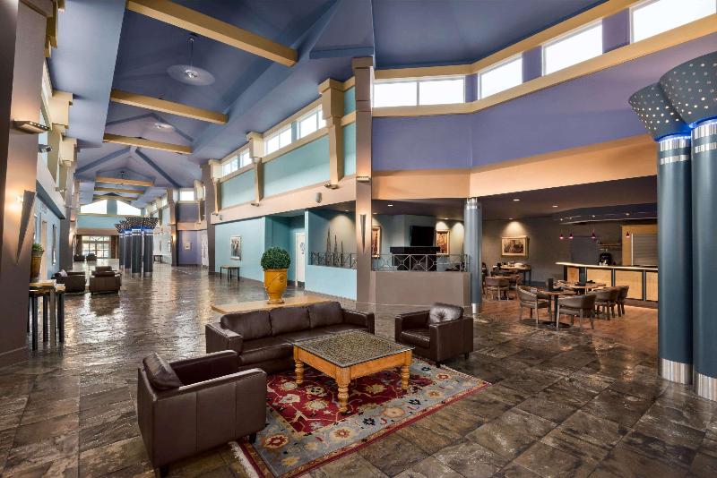 Royal Hotel Edmonton Airport Trademark Collection By Wyndham