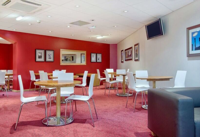 هتل Travelodge Birmingham Central Broadway Plaza