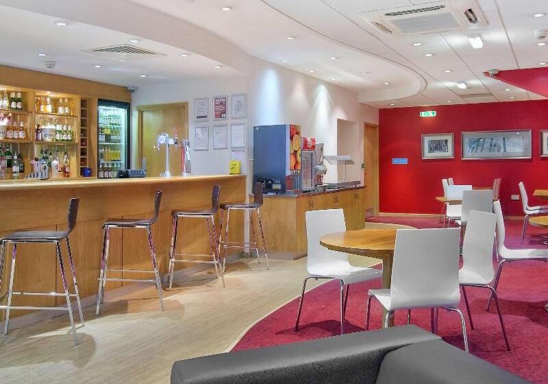 هتل Travelodge Birmingham Central Broadway Plaza