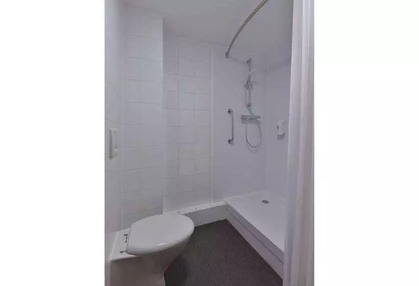 בית מלון כפרי Travelodge Leeds Central Vicar Lane