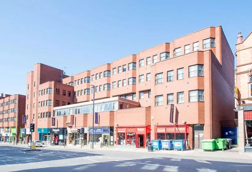 בית מלון כפרי Travelodge Leeds Central Vicar Lane
